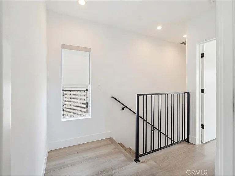 21721 Hart St — Photo 13