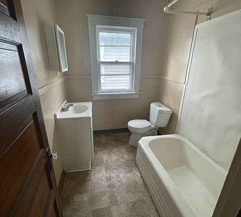 3rd image of 1816 Whitney Ave #2