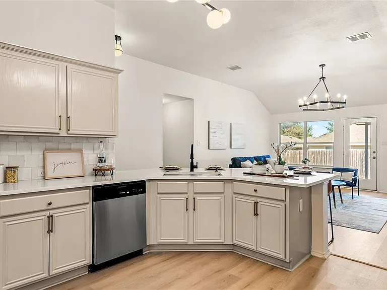 8433 Hawks Nest Dr — Photo 17