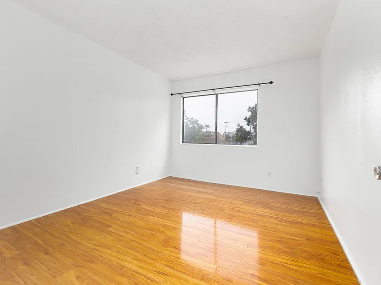 178 4th Ave #11 — Photo 5