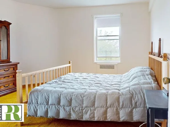 902 Ocean Parkway image 7 of 9