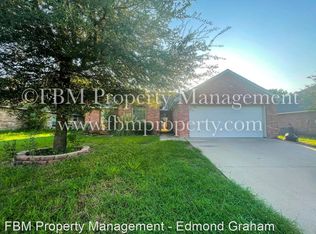 318 Leisure Ln, Waxahachie, TX 75165