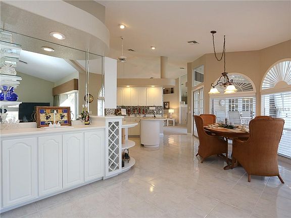 5th image of 409 Caicos Dr