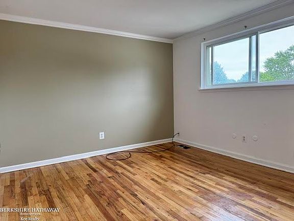 5th image of 8735 Sterling St