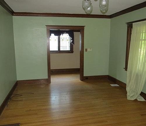 4th image of 1824 Coit Ave NE