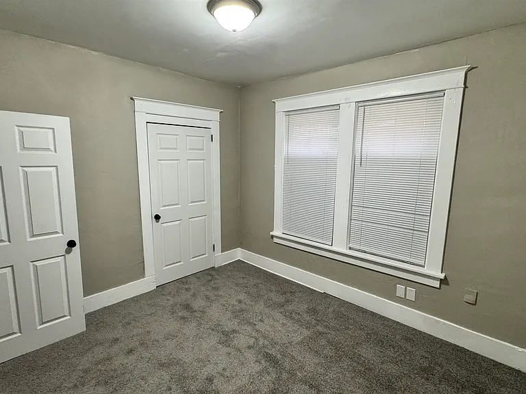 919 N Willett St — Photo 15