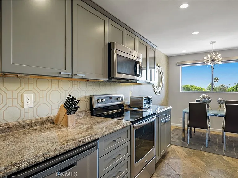 510 N Villa Ct — Photo 9