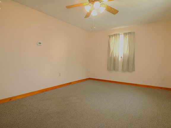 4th image of 10 Rose Ave