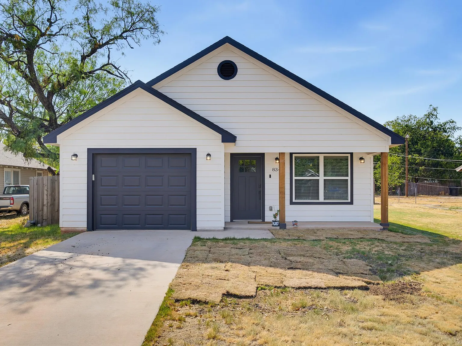 3 bed, 1324 sqft, $2,500 — Photo 1