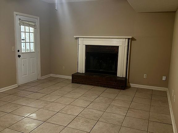 5th image of 624 Hunters Cove Ln