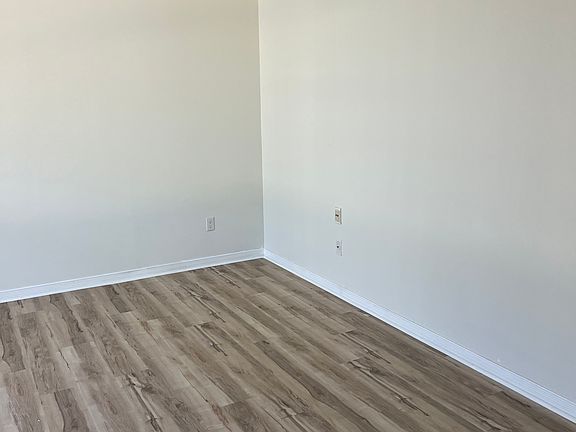 4th image of 409 Main St E #305