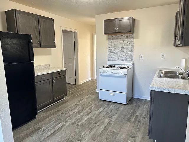 712 Walnut St — Photo 5