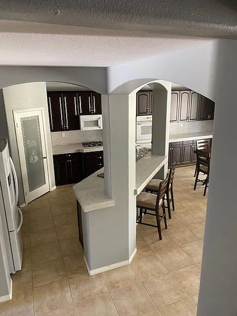 Building Photo - 35976 Country Park Dr
