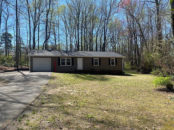 2nd image of 807 Williamsburg Ct