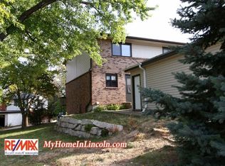 2100 Sandstone Rd, Lincoln, NE 68512