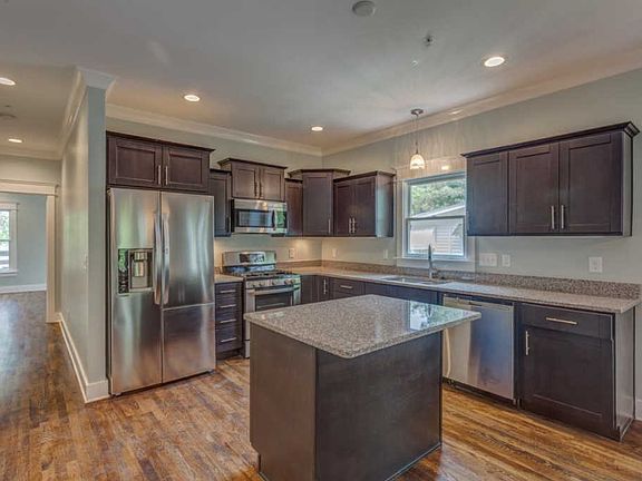 2nd image of 417 Park Cir