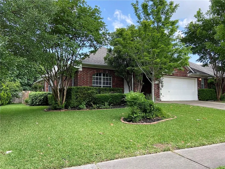 1727 Fallen Leaf Ln — Photo 2