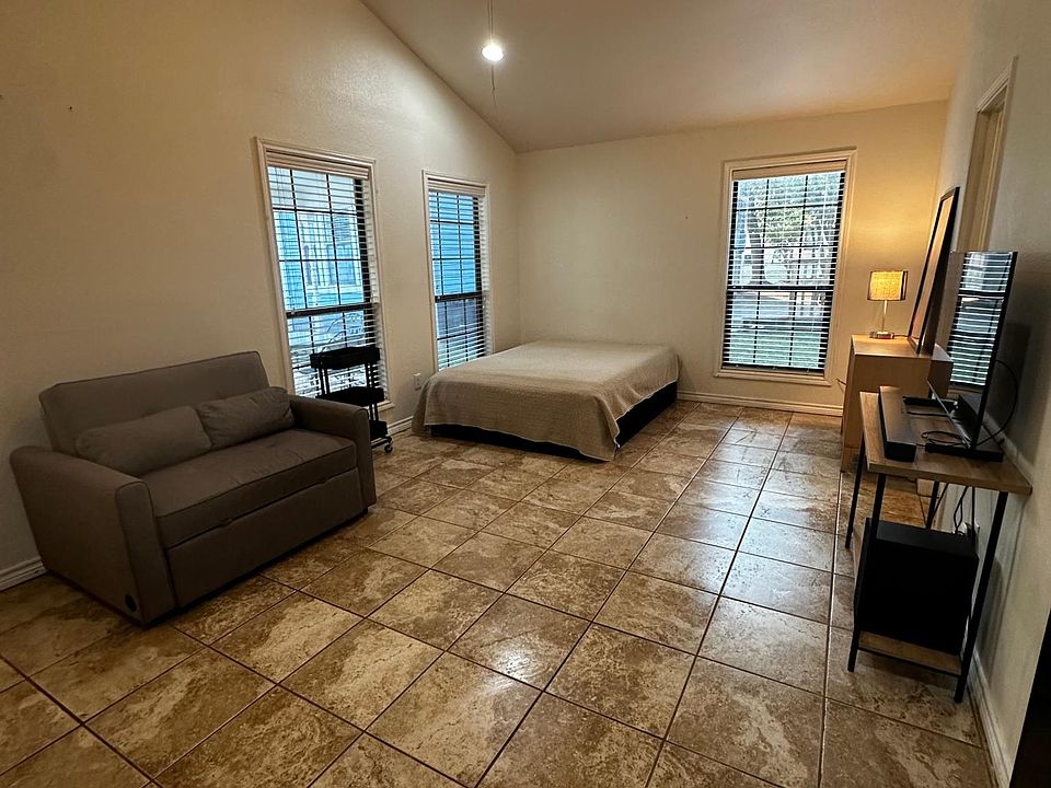 2nd image of 601 Montclair Ave #B