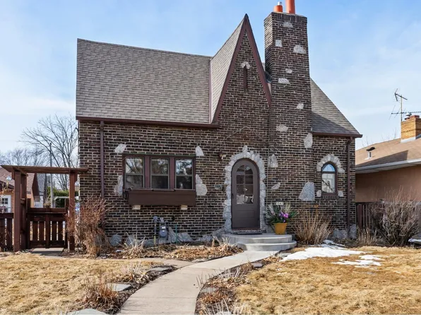 1541 Albert St N, Saint Paul, MN 55108