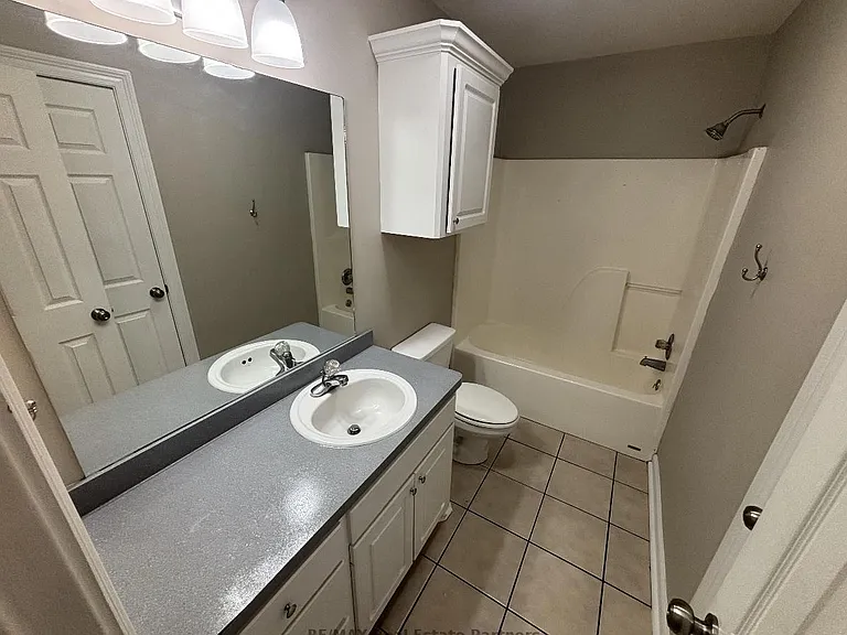 2503 W 7th St #27 — Photo 12