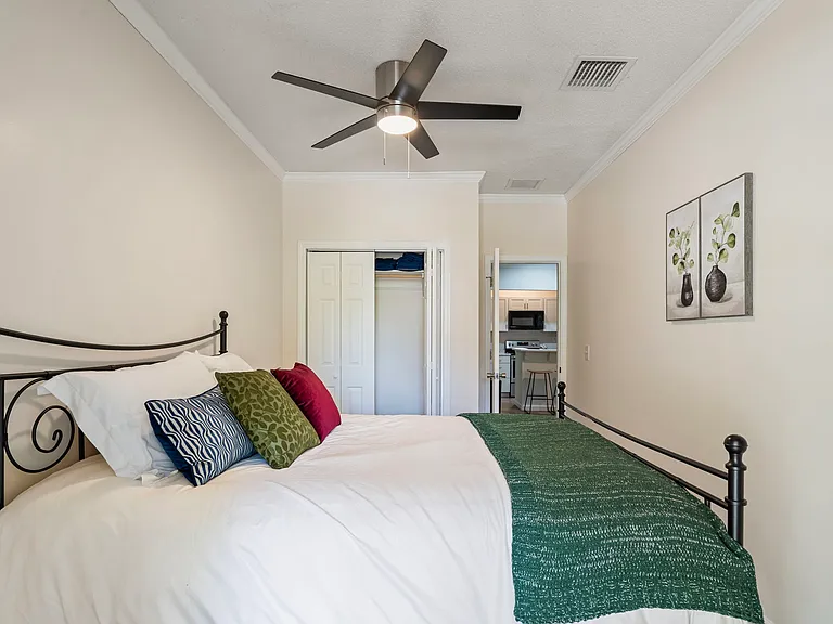 1019 W Rowan St #2 — Photo 13