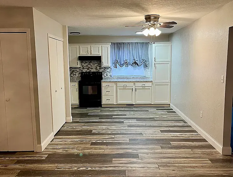 2275 N Cable Rd #6 — Photo 3