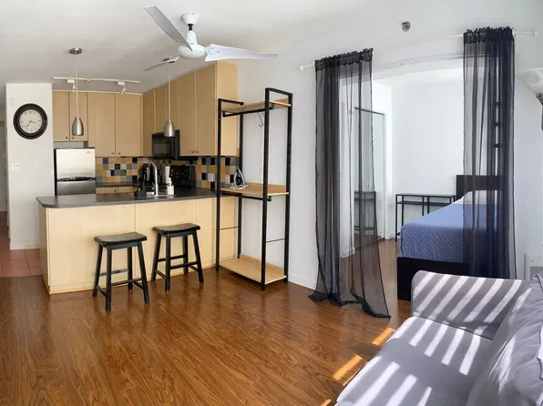 819 Hamilton St #1209, Vancouver, BC V6B 6M2