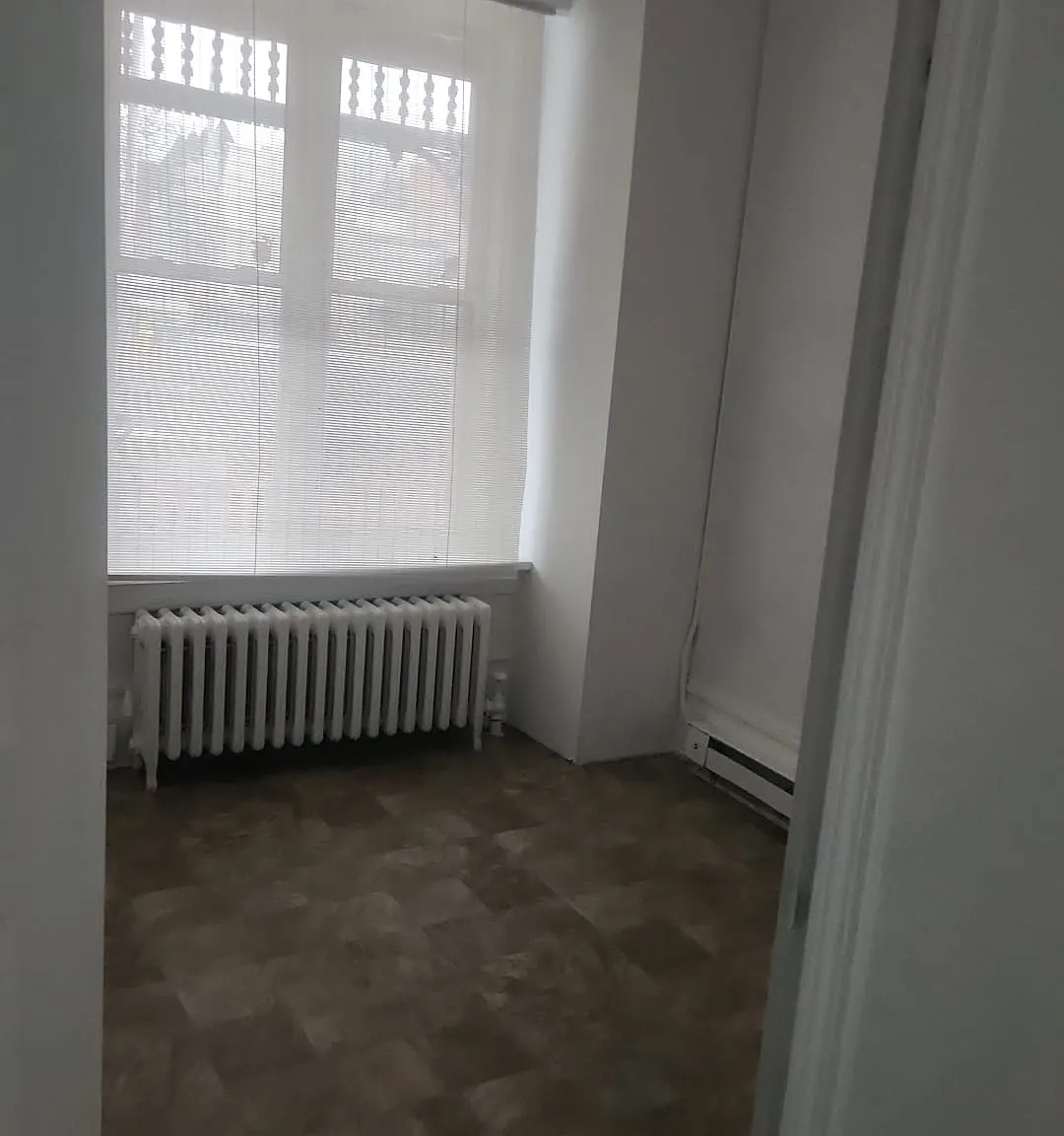 5 bed, 1.5 bath, 1806 sqft, $1,800 — Photo 3