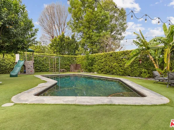 15735 Bassett St, Van Nuys, CA 91406