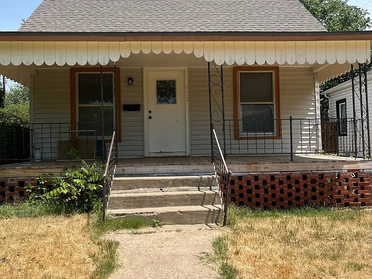 122 Hillside St — Photo 1