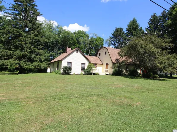 37 Nelson Ave, Ghent, NY 12075