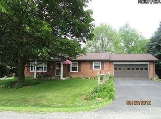 15519 Lois Ln, East Liverpool, OH 43920