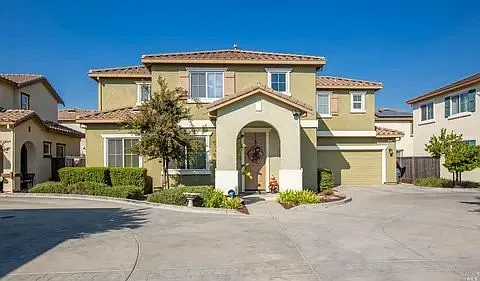 684 Embassy Cir