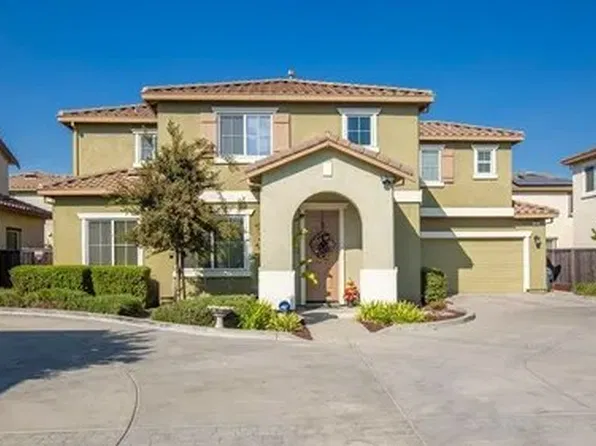 684 Embassy Cir, Vacaville, CA 95688