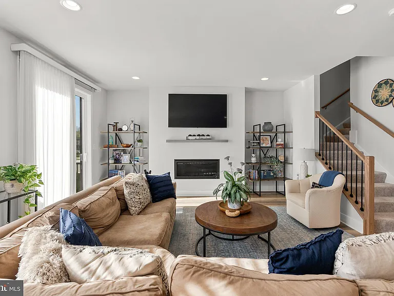 6227 Almerico Pl — Photo 86