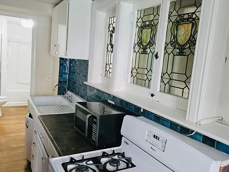 580 1st Ave — Photo 3