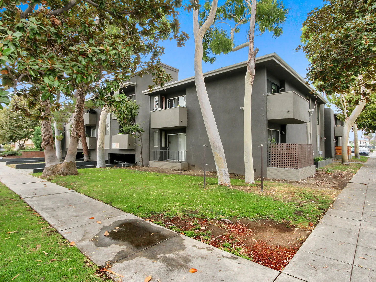 10310 Regent — Photo 2