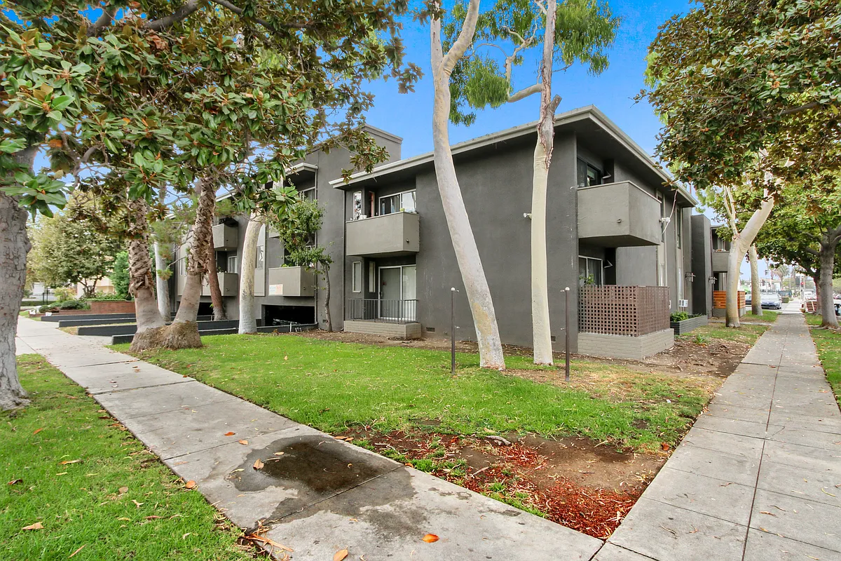Building Photo - 10310 Regent
