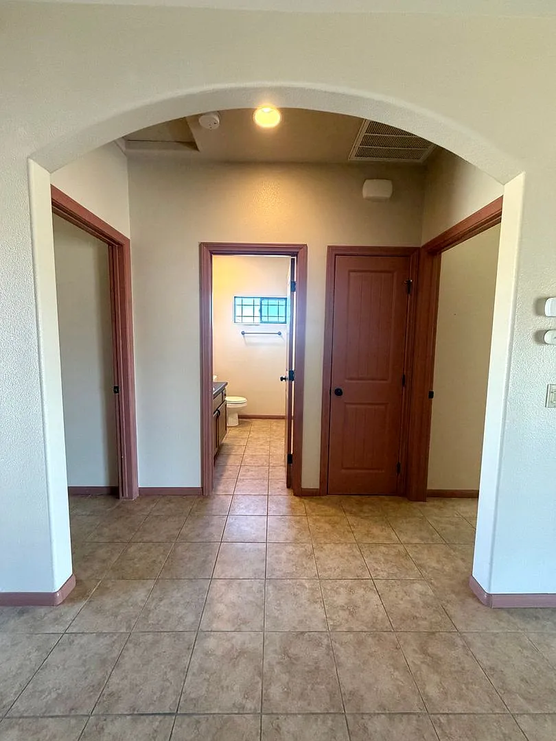 Adorable Adobe Near National Park Entrance with Solar — Photo 2