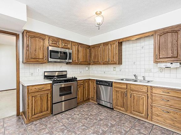 5th image of 276 Greenglade Ave
