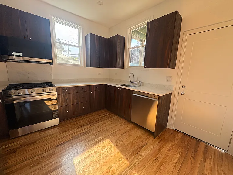 1325 W Barry Ave #1R — Photo 7