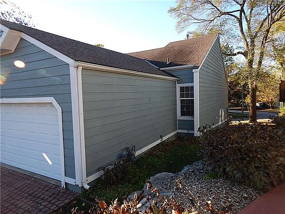 3rd image of 1405 NW Birdseye Ct