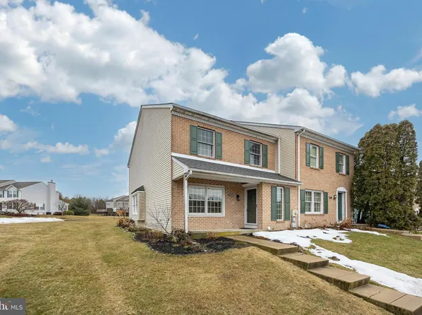 1242 Pine Ridge Dr, Perkiomenville, PA 18074