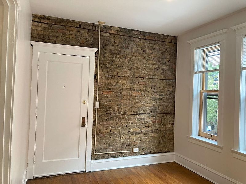 1st image of 717-2 W Oakdale Ave #717-2