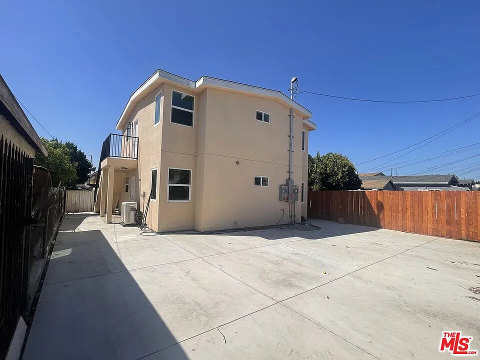 3 bed, 2.0 bath, $3,095 — Photo 3