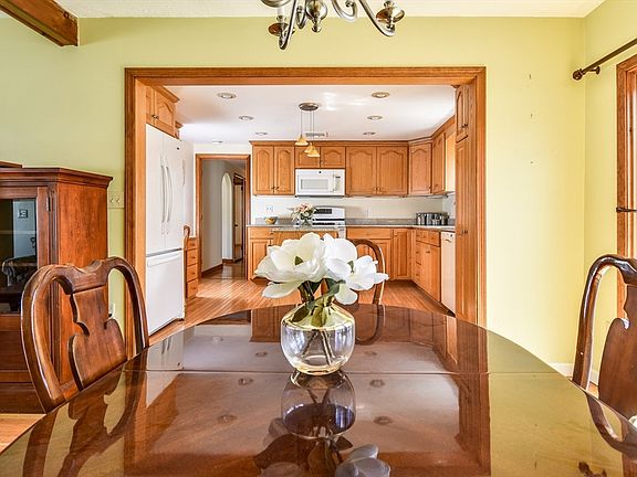 5th image of 8 Edwards Rd