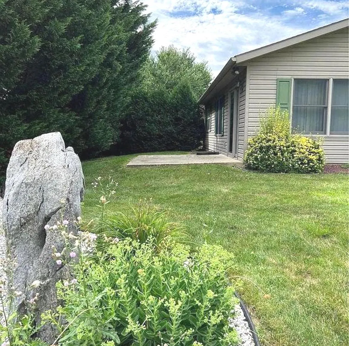 2 bed, 2.0 bath, 1948 sqft, $2,300 — Photo 3