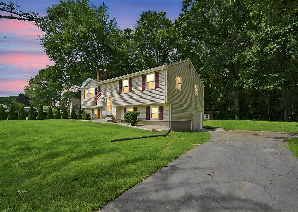 1st image of 135 Red Fox Dr