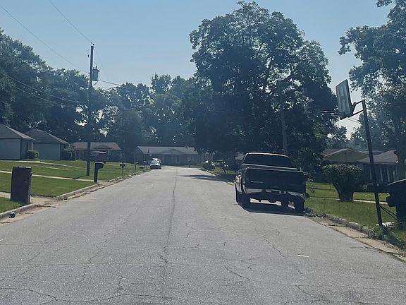 4th image of 708 Prince Dr