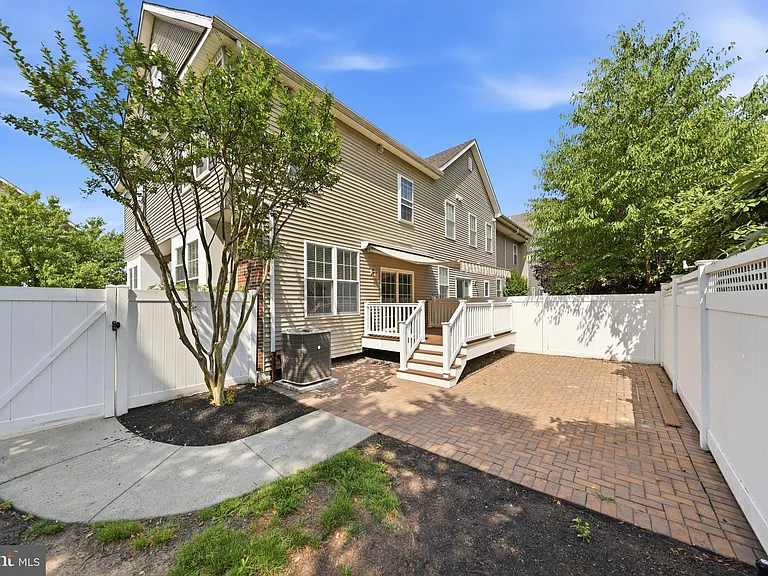 3518 Trevi Ct — Photo 32
